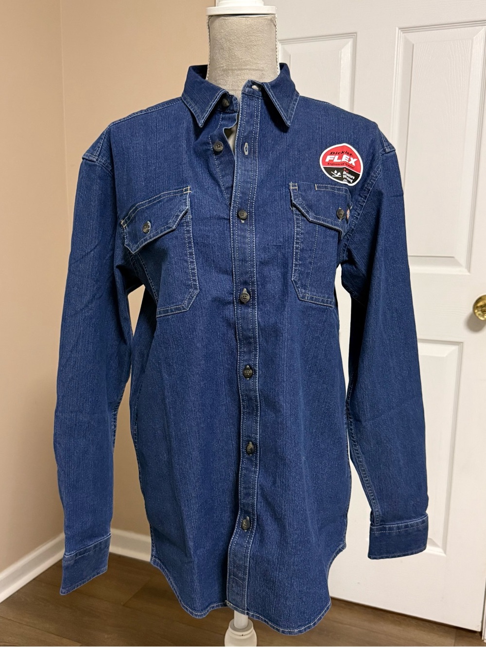 New Men’s Dickies Flex Fit Denim Button-Down Shirt Size Small